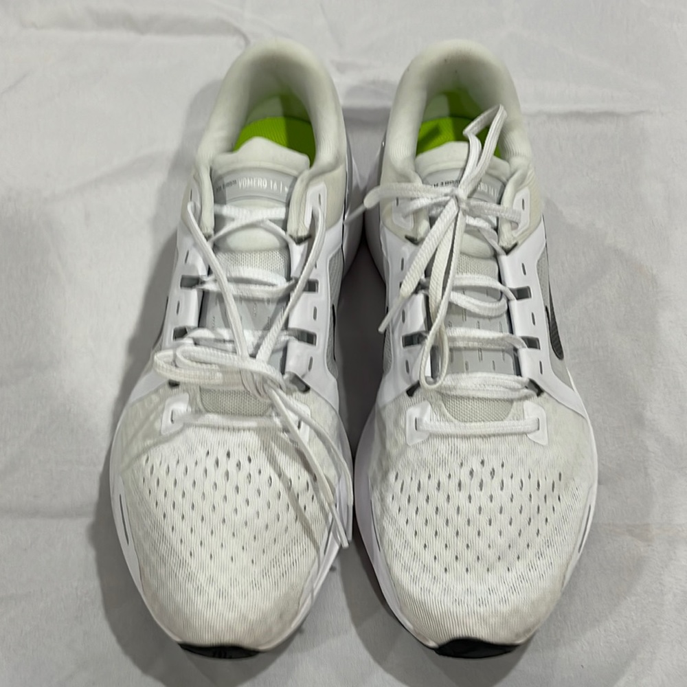 Nike Air Zoom Vomero 16 NWT Size 11